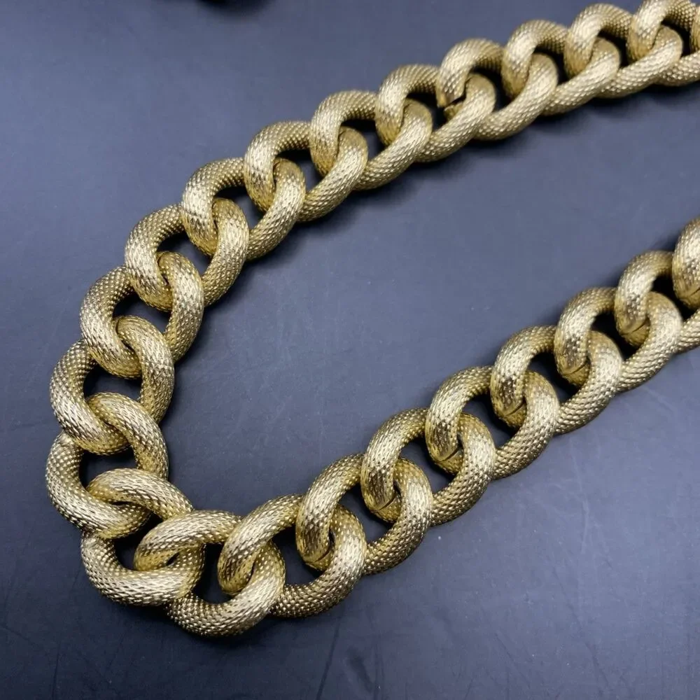 Avon Chunky Thick Curb Link Chain Necklace Gold Tone Textured Classic Vintage